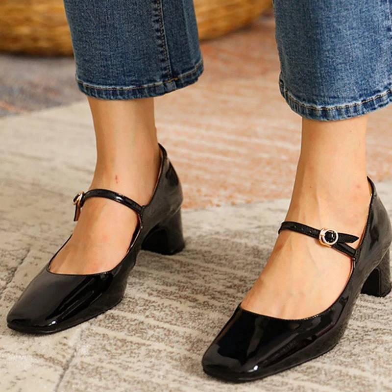 CM | Zapatos con tacón de bloque brillante