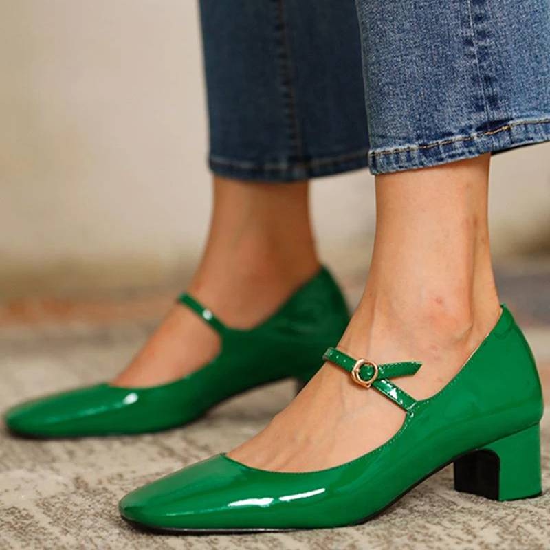 CM | Zapatos con tacón de bloque brillante