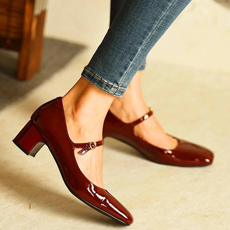 CM | Zapatos con tacón de bloque brillante