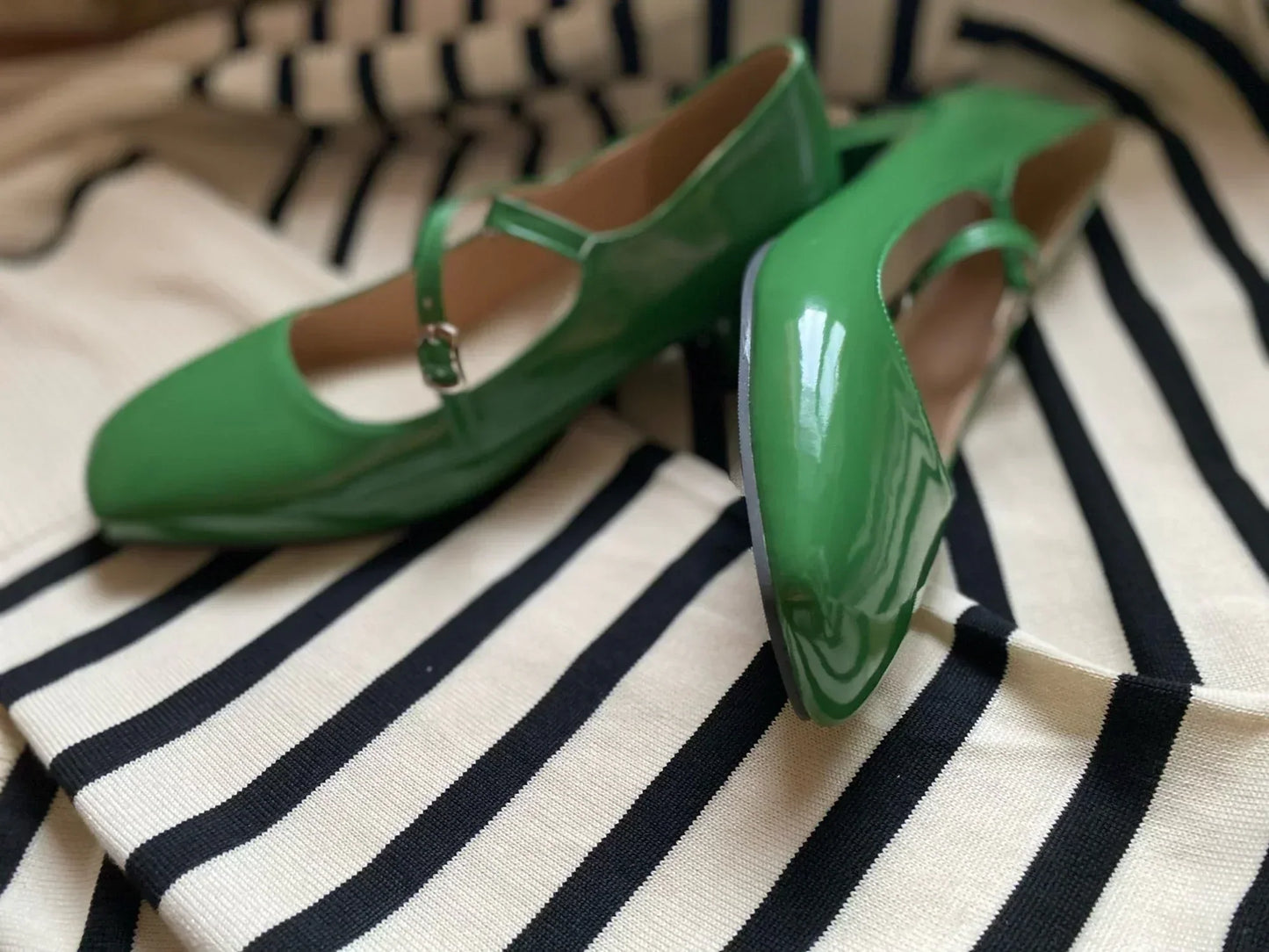 CM | Zapatos con tacón de bloque brillante