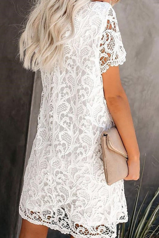 CM | Vestido corto de encaje blanco con mangas cortas