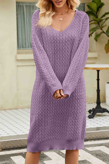 CM | Un elegante vestido jersey con un espectacular escote en V para conjuntos chic