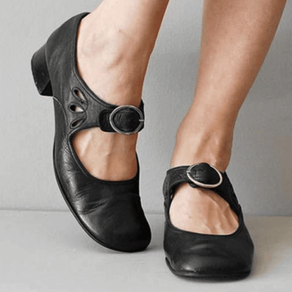 CM | Zapatos con tacón bajo y hebilla