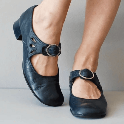 CM | Zapatos con tacón bajo y hebilla