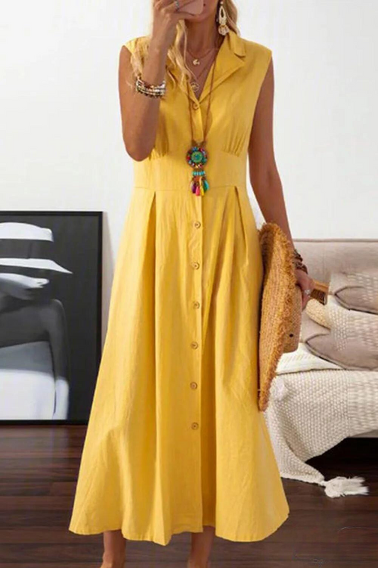CM | Vestido midi sin mangas con botones superpuestos.
