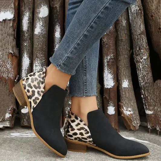 CM | Botas cortas con detalles originales para crear looks de diario.