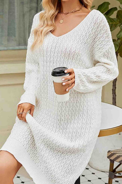 CM | Un elegante vestido jersey con un espectacular escote en V para conjuntos chic